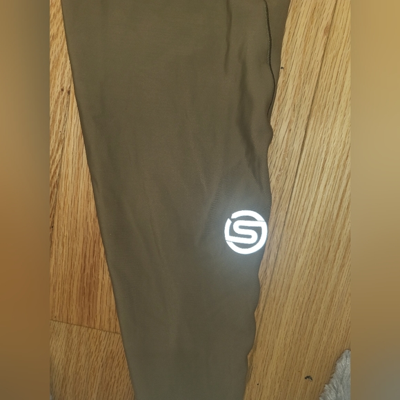 NWT SKIMS HIGH PERFORMANCE HIGH WAISTED 7/8 LEGGING IN OXIDE SIZE XXS - Picture 8 of 10